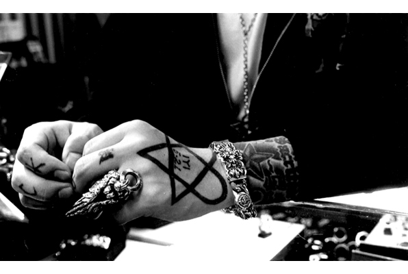 �M�������[5